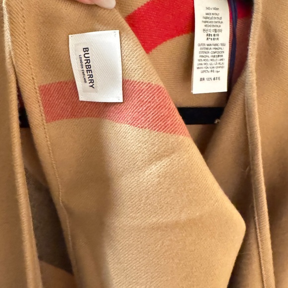 NWT Burberry Charlotte Reversible Solid Check Wool Cape - Picture 4 of 4
